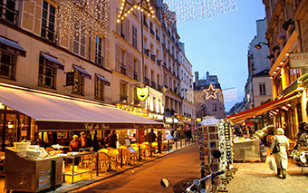Una via del quartiere latino di Parigi, Francia