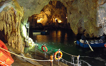 Grotta dello Smeraldo a Conca dei Marini sulla Costiera Amalfitana, Italia
